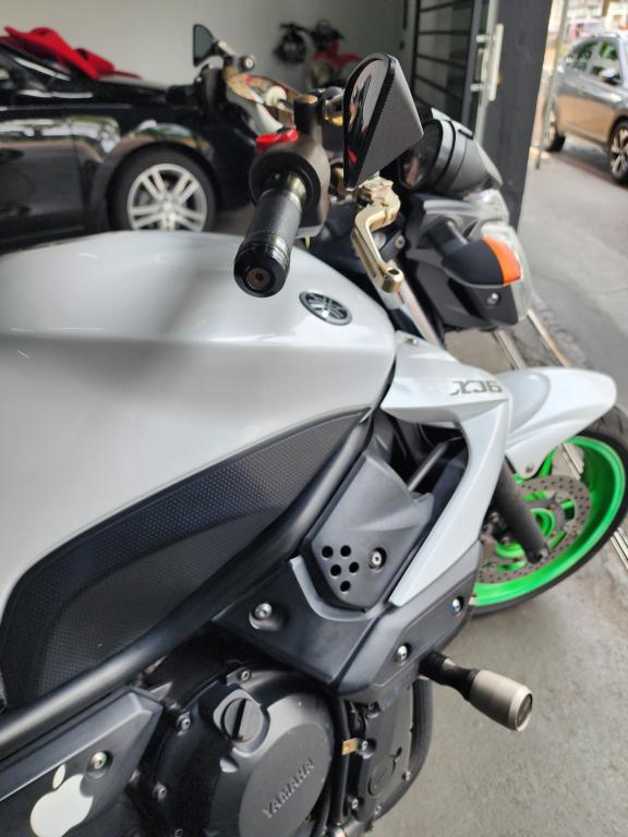 YAMAHA XJ6 600 - Foto