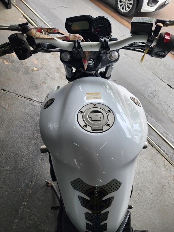 YAMAHA XJ6 600 - Foto