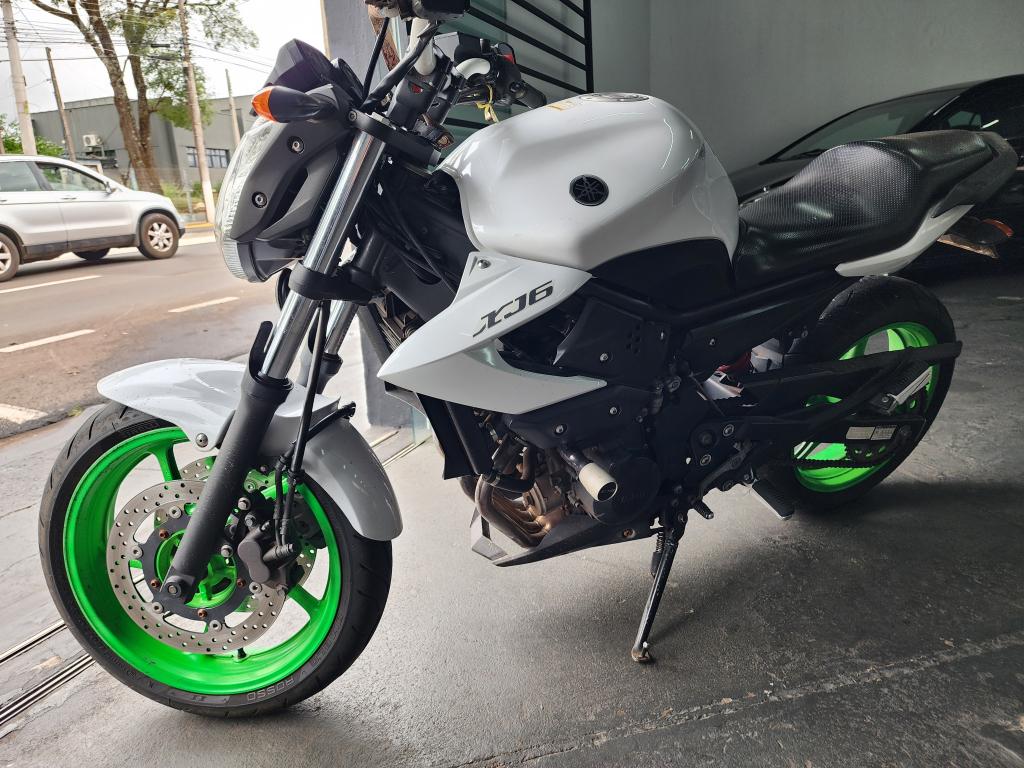 YAMAHA XJ6 600 - Foto