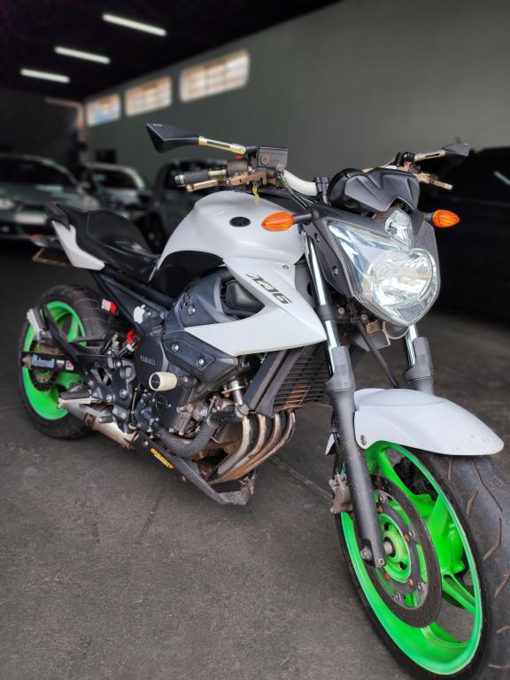 YAMAHA XJ6 600 - Foto