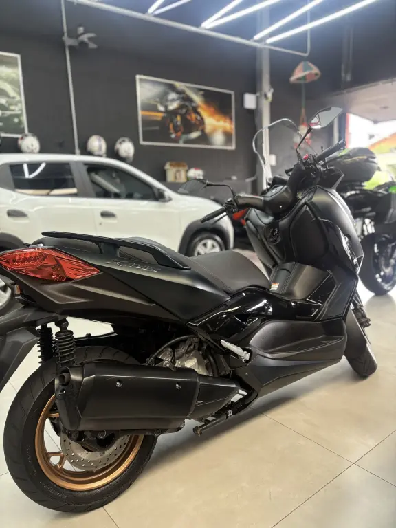 YAMAHA Xmax 250 - Foto