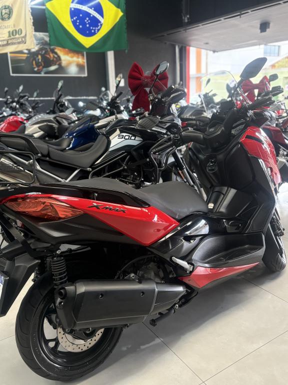 YAMAHA XMax 250 - Foto