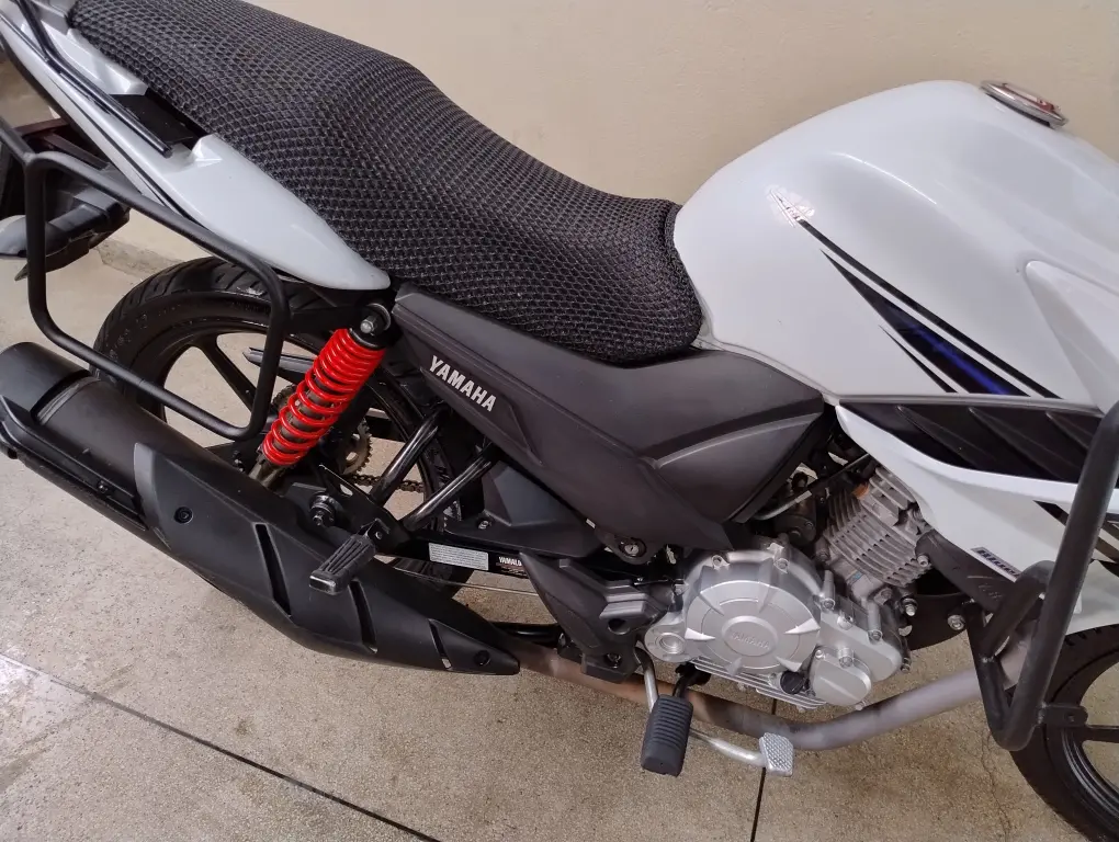 YAMAHA YS Fazer 150 - Foto
