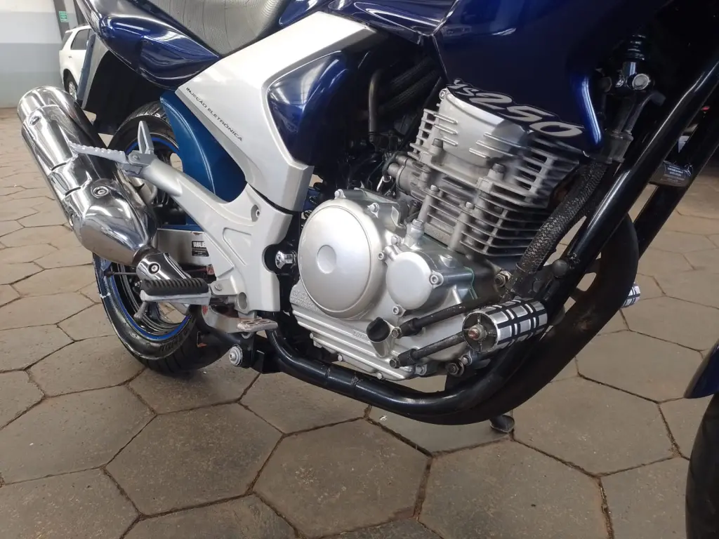 YAMAHA YS Fazer 250 - Foto