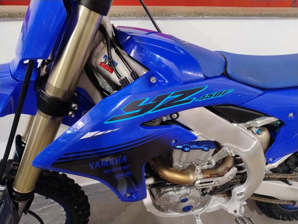 YAMAHA YZ 450 F - Foto