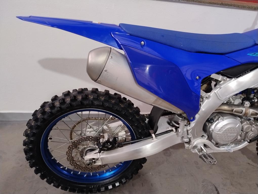YAMAHA YZ 450 F - Foto