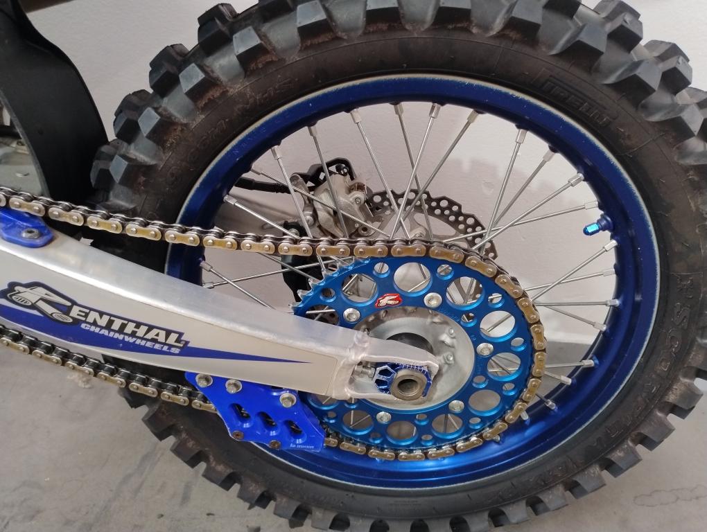 YAMAHA YZ 450 F - Foto