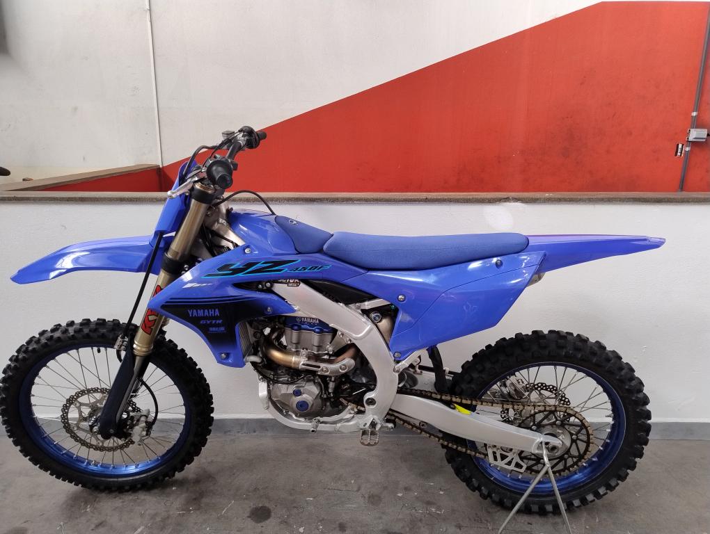 YAMAHA YZ 450 F - Foto