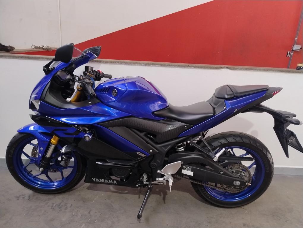 YAMAHA YZF R3 320 - Foto