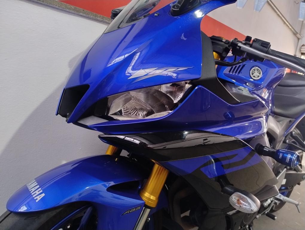 YAMAHA YZF R3 320 - Foto