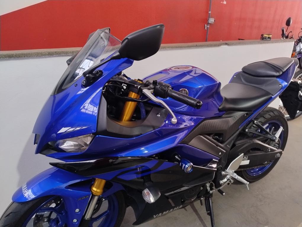 YAMAHA YZF R3 320 - Foto