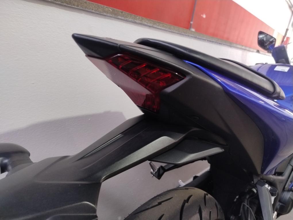 YAMAHA YZF R3 320 - Foto