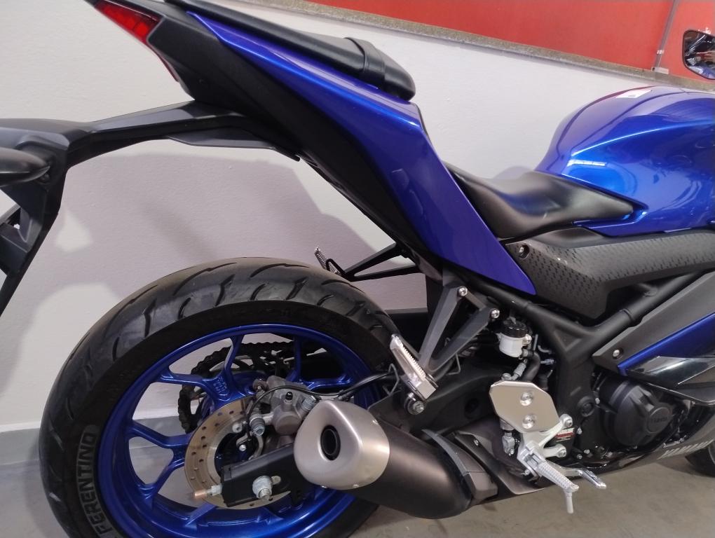YAMAHA YZF R3 320 - Foto