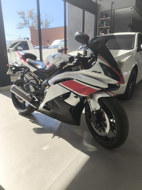 YAMAHA YZF R6 600 - Foto