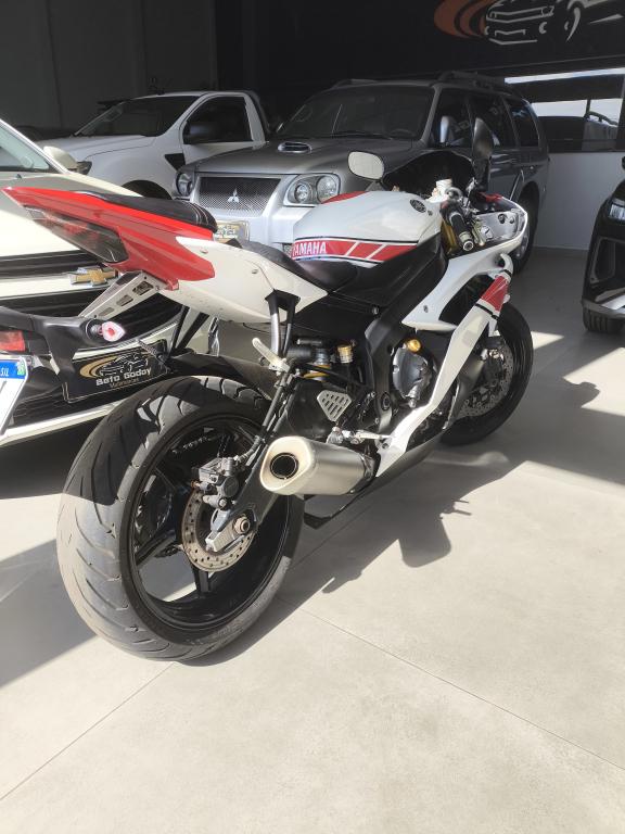 YAMAHA YZF R6 600 - Foto
