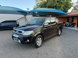 TOYOTA Hilux Caminhonete 3.0 4P 4X4 SRV TURBO DIESEL CABINE DUPLA AUTOMTICO