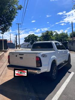 TOYOTA Hilux Caminhonete 3.0 4P 4X4 SRV TURBO DIESEL CABINE DUPLA