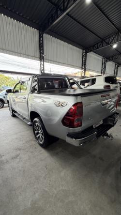 TOYOTA Hilux Caminhonete 2.8 16V SRV 4X4 DIESEL CABINE DUPLA AUTOMÁTICO