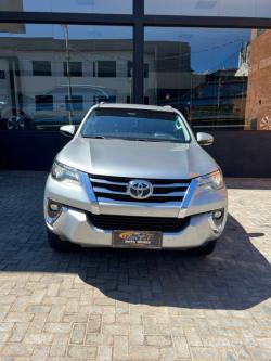 TOYOTA Hilux SW4 3.0 16V 4P SRV 4X4 TURBO DIESEL AUTOM�TICO