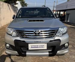 TOYOTA Hilux SW4 3.0 16V 4P SR 4X4 TURBO DIESEL AUTOM�TICO