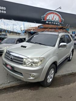 TOYOTA Hilux SW4 3.0 16V 4P SRV 4X4 7 LUGARES TURBO DIESEL AUTOMÁTICO