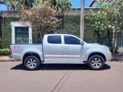 TOYOTA Hilux Caminhonete 3.0 4P 4X4 SRV TURBO DIESEL CABINE DUPLA AUTOMTICO