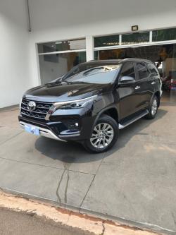 TOYOTA Hilux SW4 2.8 16V 4P SRX PLATINUM 4X4 7 LUGARES TURBO DIESEL AUTOMTICO