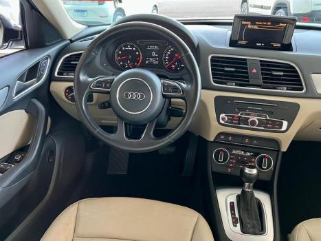 AUDI Q3 2.0 4P TFSI AMBIENTE QUATTRO S-TRONIC AUTOM�TICO, Foto 7