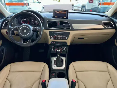 AUDI Q3 2.0 4P TFSI AMBIENTE QUATTRO S-TRONIC AUTOM�TICO, Foto 8