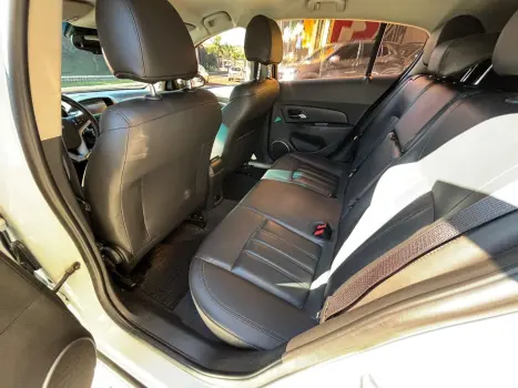 CHEVROLET Cruze Hatch 1.8 16V 4P LT SPORT6 FLEX AUTOM�TICO, Foto 8