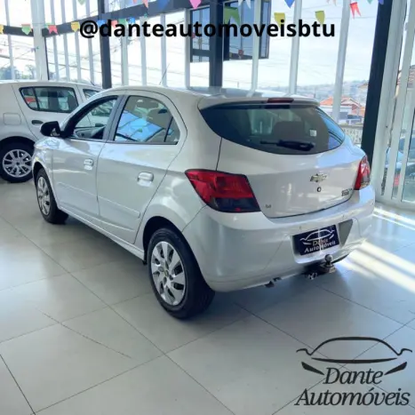 CHEVROLET Onix Hatch 1.4 4P FLEX LT, Foto 3 CHEVROLET Onix Hatch 1.4 4P FLEX LT, Foto 3