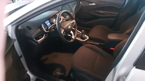 CHEVROLET Onix Hatch 1.4 4P FLEX ACTIV AUTOMÁTICO, Foto 8 CHEVROLET Onix Hatch 1.4 4P FLEX ACTIV AUTOMÁTICO, Foto 8