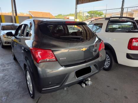 CHEVROLET Onix Hatch 1.4 4P FLEX LT, Foto 2