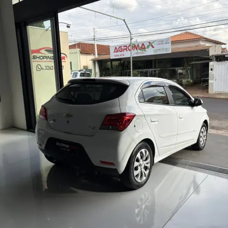 CHEVROLET Onix Hatch 1.4 4P FLEX LT, Foto 6