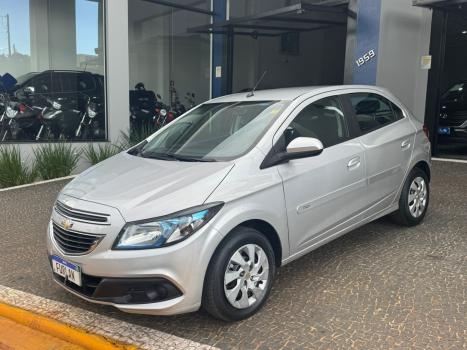 CHEVROLET Onix Hatch 1.4 4P FLEX LT, Foto 2