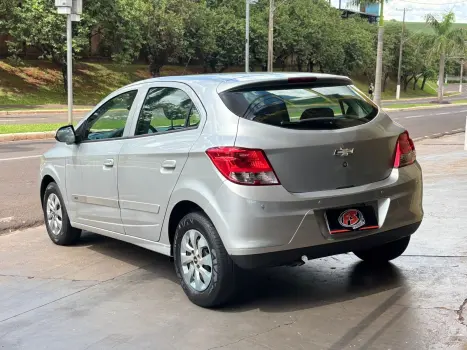 CHEVROLET Onix Hatch 1.0 4P FLEX LT, Foto 4