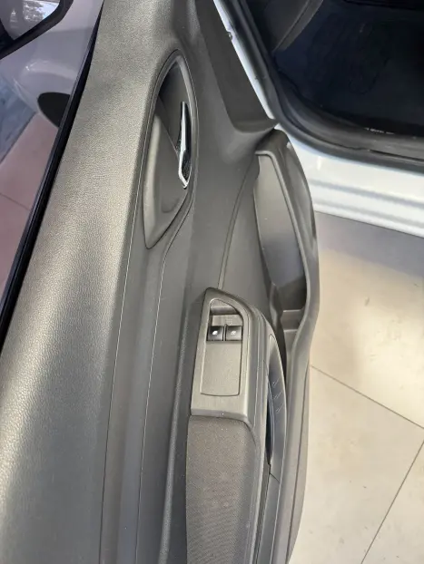 CHEVROLET Onix Hatch 1.4 4P FLEX LT, Foto 7