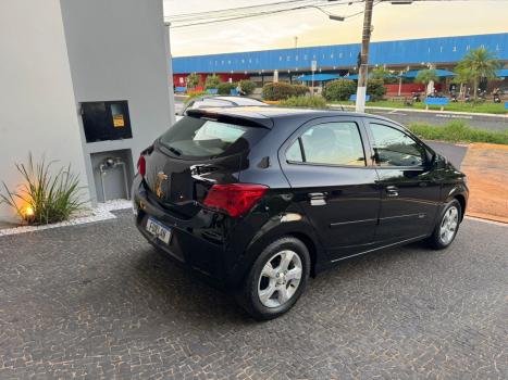 CHEVROLET Onix Hatch 1.4 4P FLEX LT, Foto 3