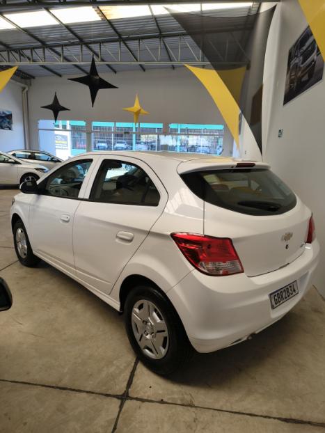 CHEVROLET Onix Hatch 1.0 4P FLEX LT, Foto 4