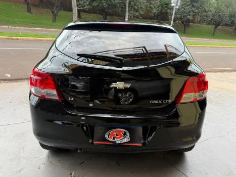 CHEVROLET Onix Hatch 1.4 4P FLEX LTZ, Foto 4