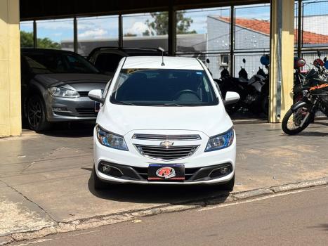 CHEVROLET Onix Hatch 1.4 4P FLEX LTZ, Foto 2