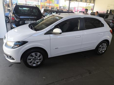 CHEVROLET Onix Hatch 1.4 4P FLEX LT, Foto 2