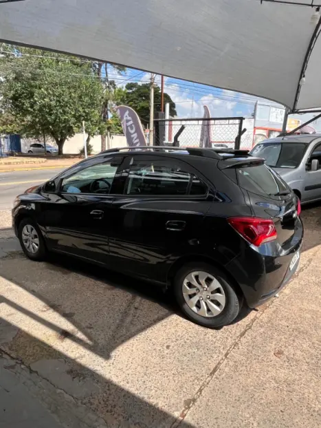 CHEVROLET Onix Hatch 1.0 4P FLEX LT, Foto 2