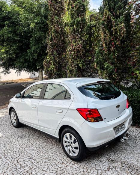 CHEVROLET Onix Hatch 1.4 4P FLEX LT, Foto 5