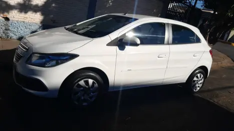 CHEVROLET Onix Hatch 1.4 4P FLEX LT, Foto 2