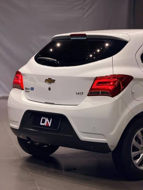 CHEVROLET Onix Hatch 1.4 4P FLEX LT, Foto 4