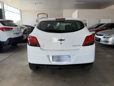 CHEVROLET Onix Hatch 1.4 4P FLEX LTZ, Foto 4