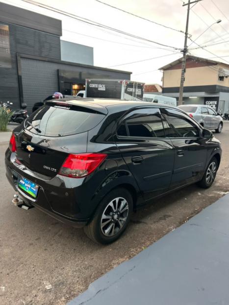 CHEVROLET Onix Hatch 1.4 4P FLEX LTZ AUTOM�TICO, Foto 4