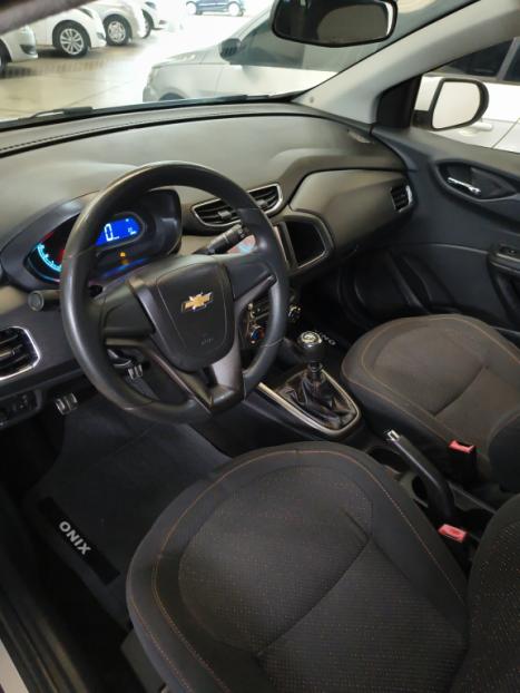 CHEVROLET Onix Hatch 1.4 4P FLEX LT, Foto 9