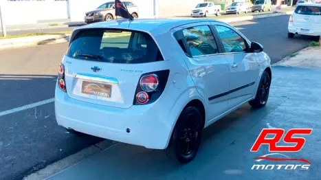 CHEVROLET Sonic Hatch 1.6 16V 4P LTZ FLEX AUTOMÁTICO, Foto 6 CHEVROLET Sonic Hatch 1.6 16V 4P LTZ FLEX AUTOMÁTICO, Foto 6